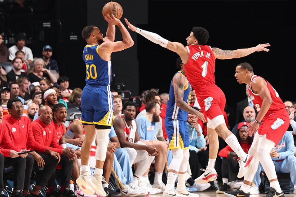 篮网B队鏖战灰熊，凯尔·库兹马三分雨点燃全场