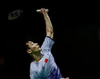 关于羽毛球球员突破自我，表现堪称完美的信息