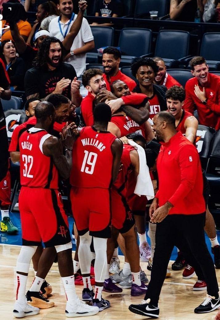 鹈鹕横扫山西队,霍勒迪状态火热 鹈鹕横扫山西队,霍勒迪状态火热