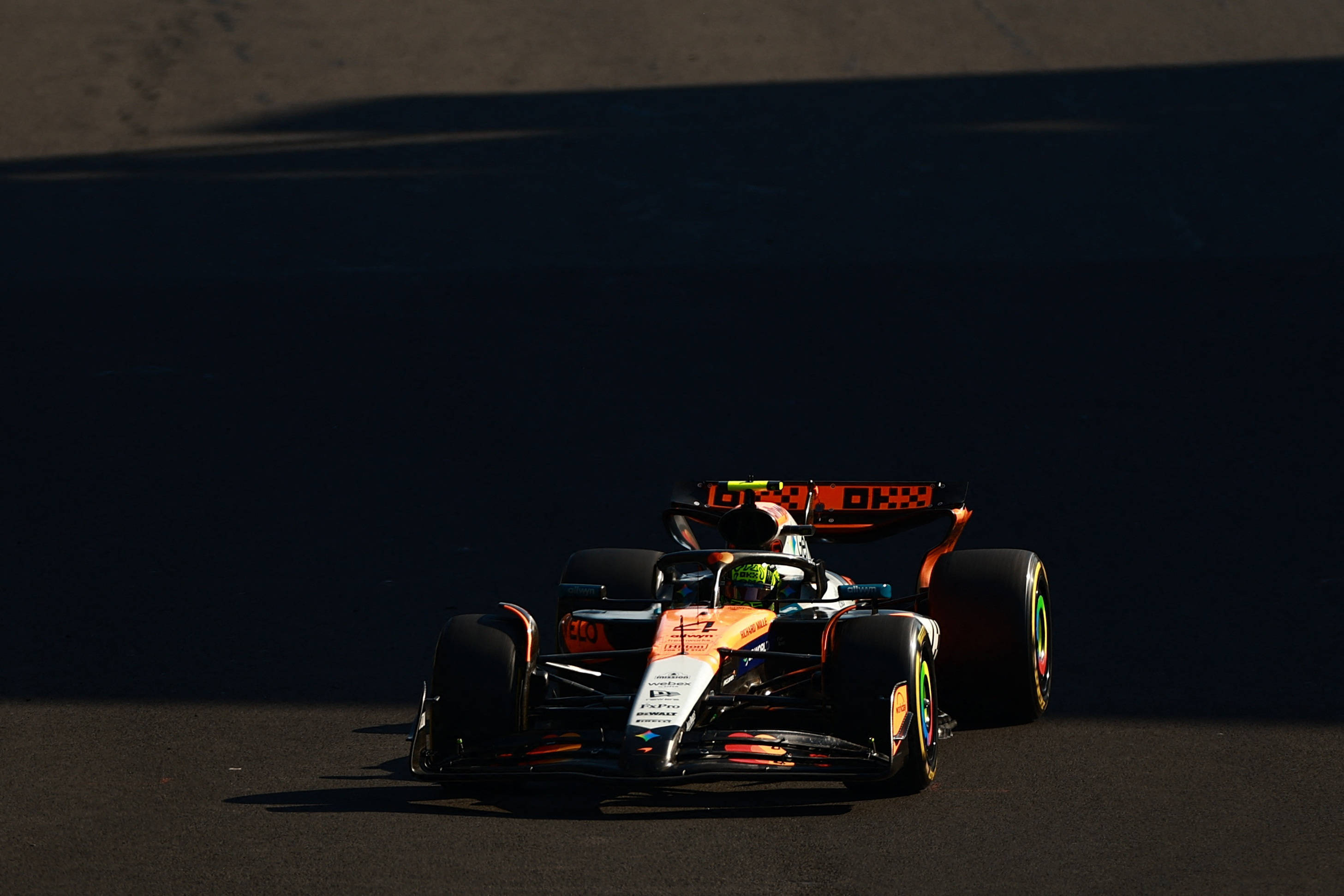 红牛车队完胜法拉利，诺里斯高光表现