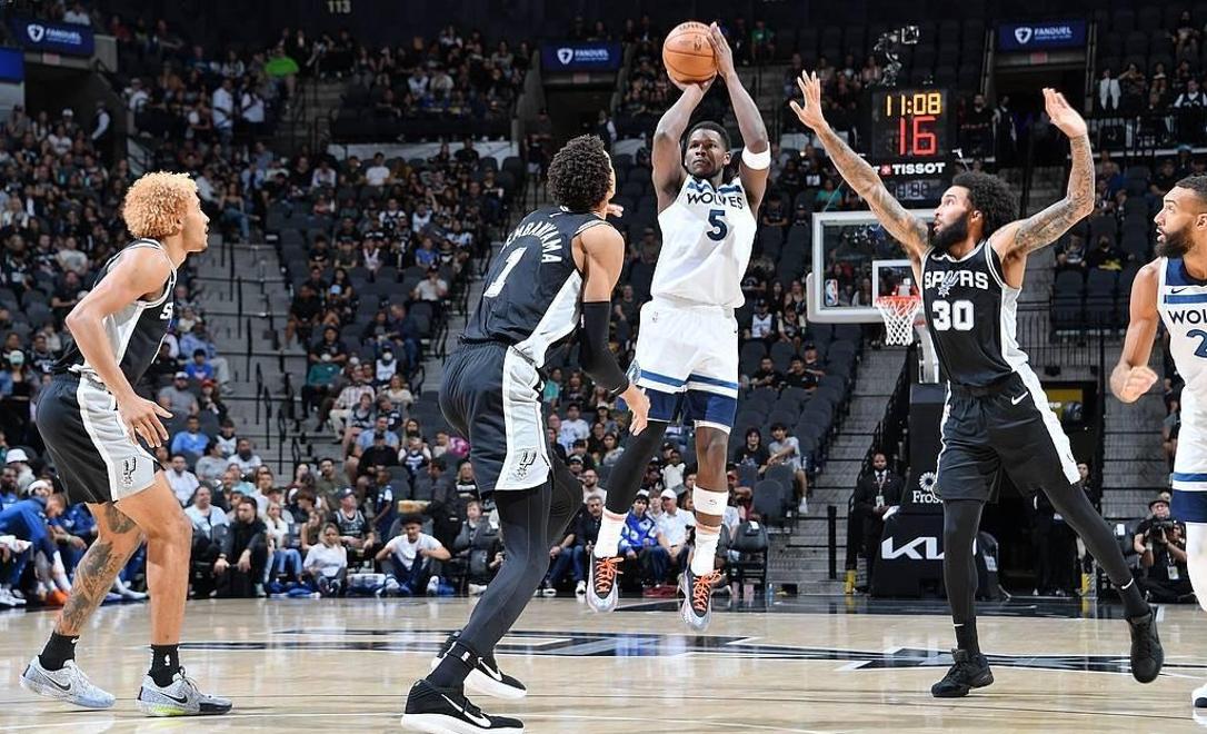 勇士碾压雄鹿,米切尔关键制胜 勇士碾压雄鹿,米切尔关键制胜