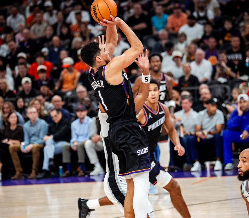 马刺绝杀北京队，布克刷新纪录