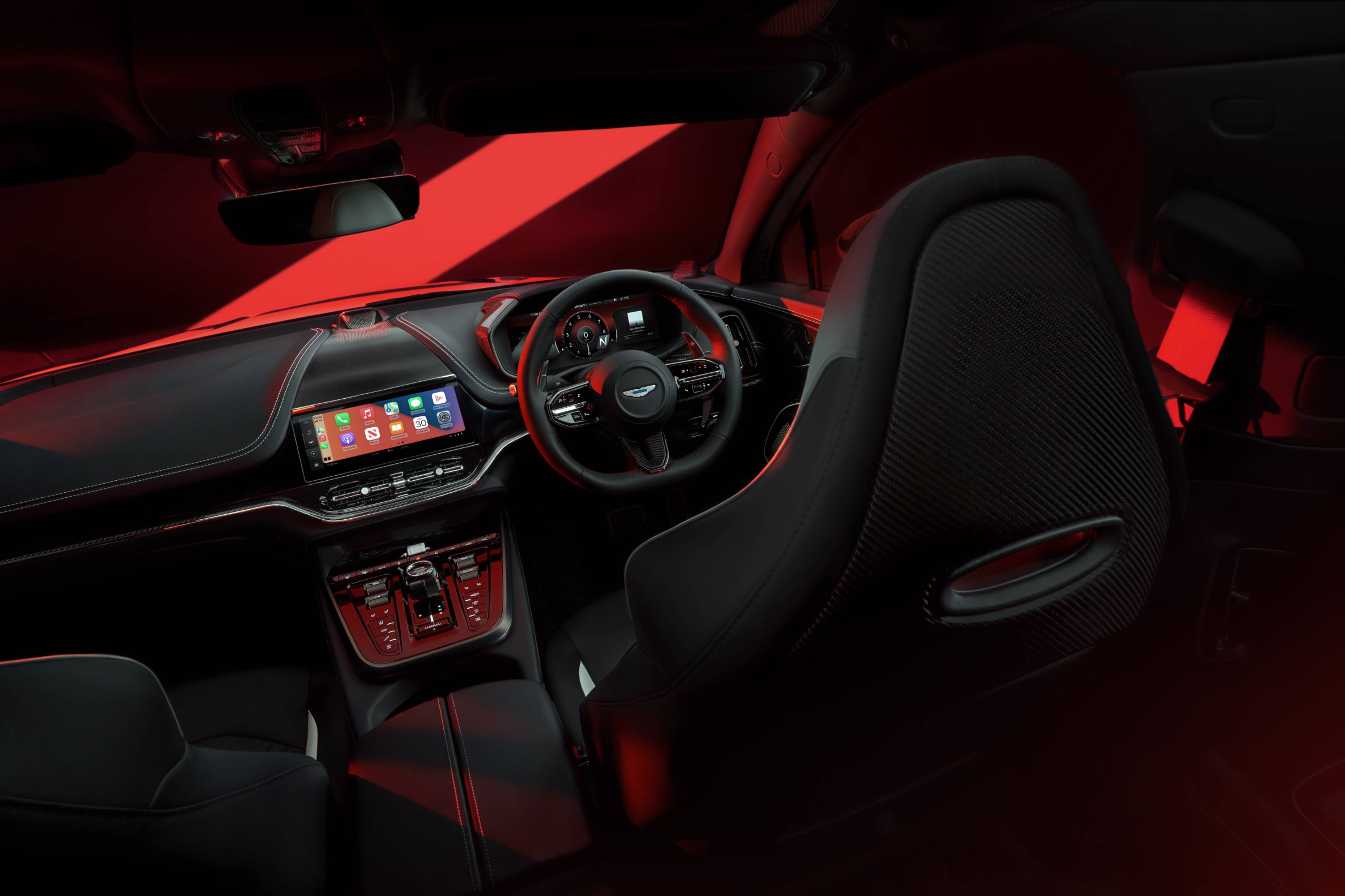 阿斯顿马丁险胜红牛二队，诺里斯扛起全队