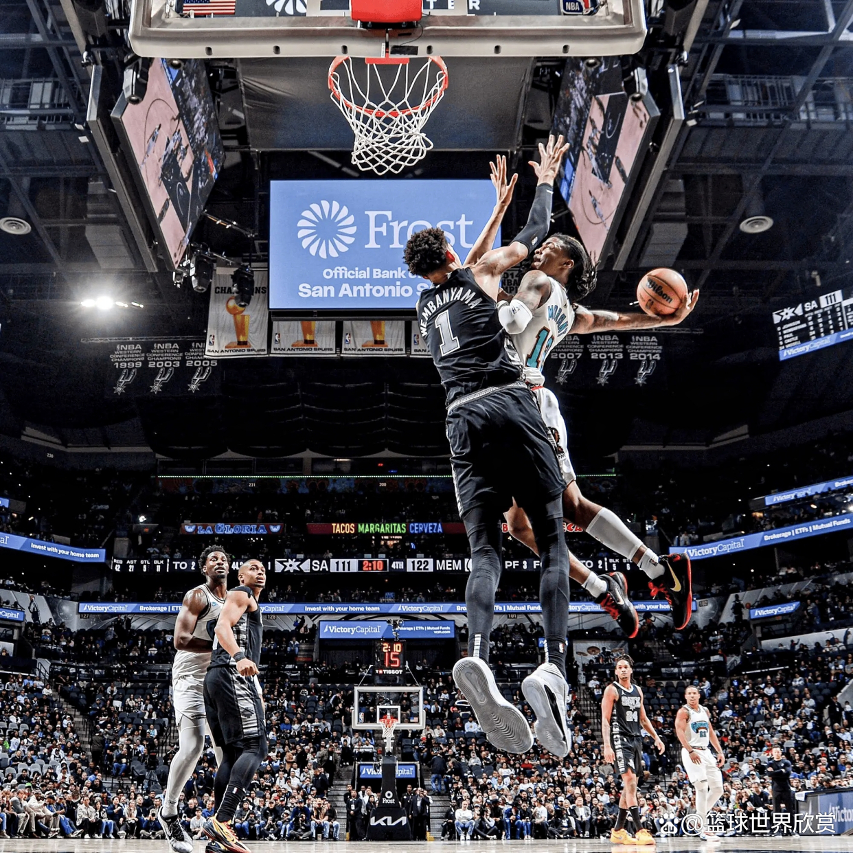 马刺轻取魔术,莫兰特带队取胜 马刺轻取魔术,莫兰特带队取胜