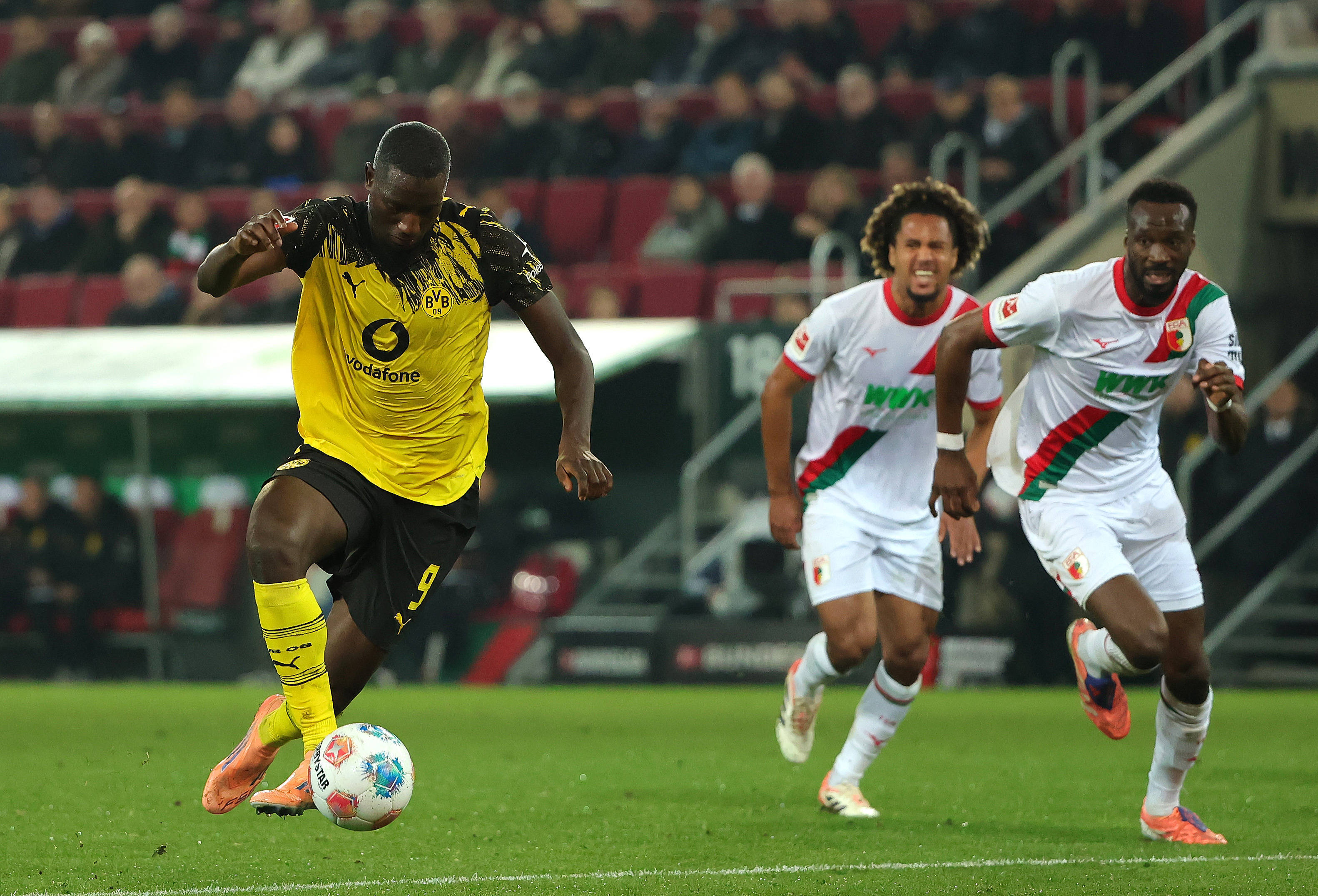 奥格斯堡险胜,德甲保级形势稍有起色 奥格斯堡险胜,德甲保级形势稍有起色