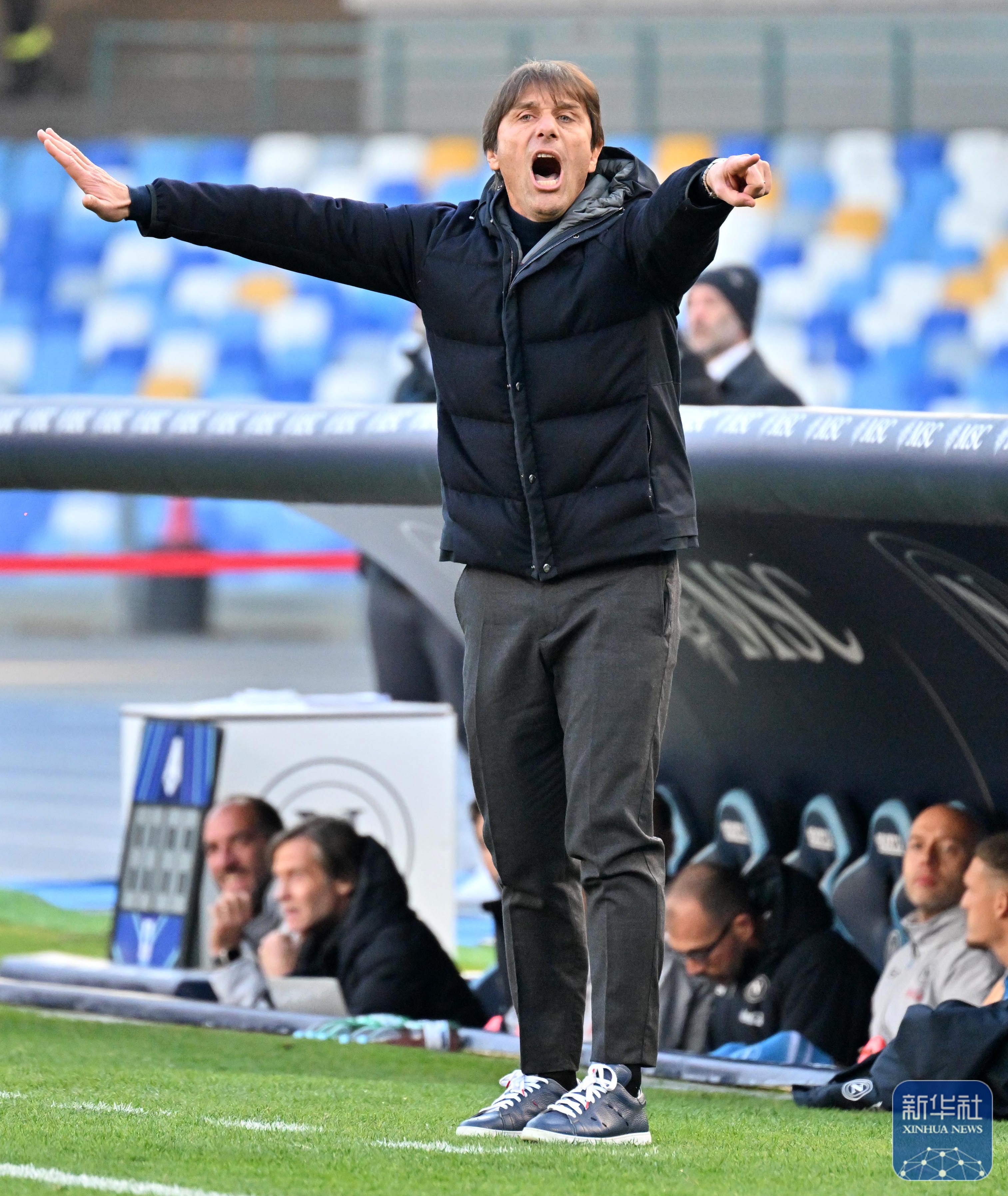 意大利队在比赛中展现出色发挥，挺进16强