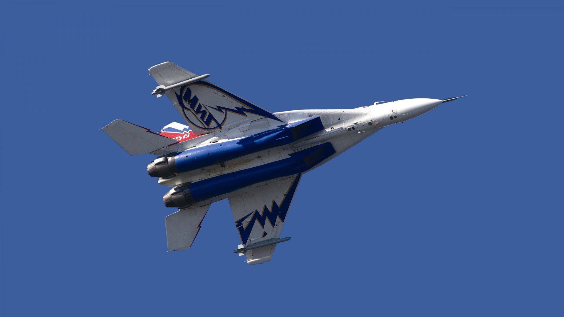 开年双响炮，极速引擎对决开启F1新篇章，金州勇士狂飙击退魔术黑马阻击