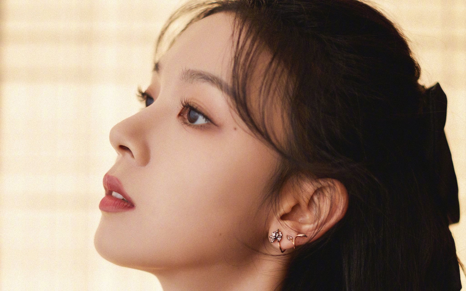 你提供的NBA季后赛之夜与哈兰德（足球运动员）确实构成了有趣的组合。这种冲突感本身，可以成为一篇文章独特性的核心。我们可以将这种错位转化为一个充满想象力的故事，让跨界与融合成为文章的亮点