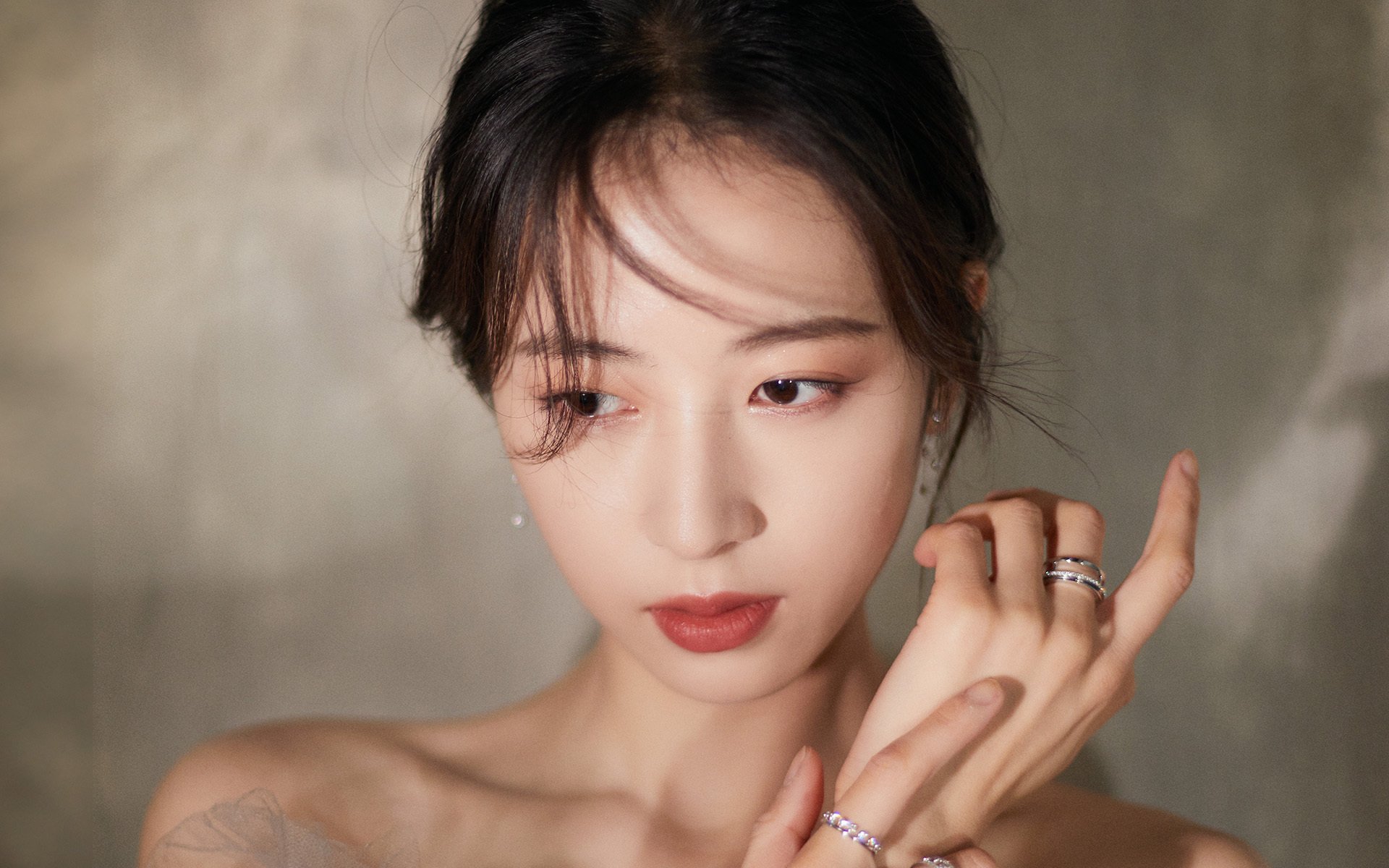 决胜昼夜，英超争冠的草坪鏖战与篮球场的强权终结