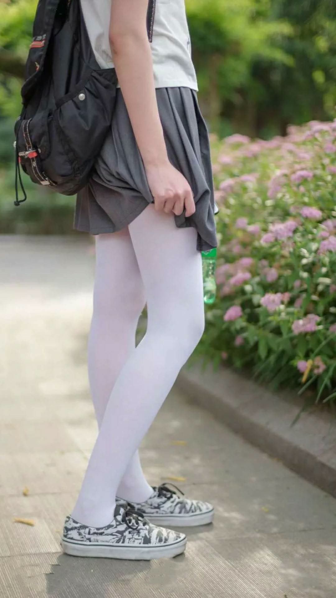 2026世界杯C组烽烟骤起，喀麦隆完胜匈牙利，莱万独舞征服北美夜空
